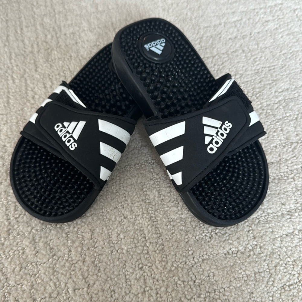 BNWOT Adidas Kids Sandals Size 13